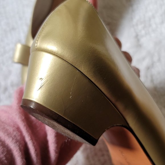 Salvatore Ferragamo Boutique Gold Vara Sz 6.5 B. SALE! Was $78 now $60 9/22/24 - Picture 7 of 8